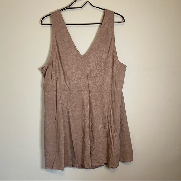 ✨torrid taupe jacquard fit & flare peplum tank✨ - Picture 5 of 8